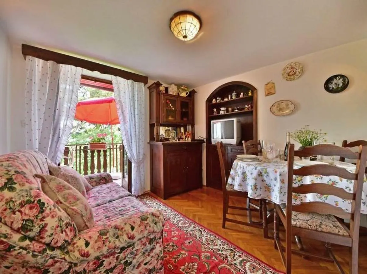 Comfy And Warm Ap With Balcony Surrounded With Beautiful Nature Lovran