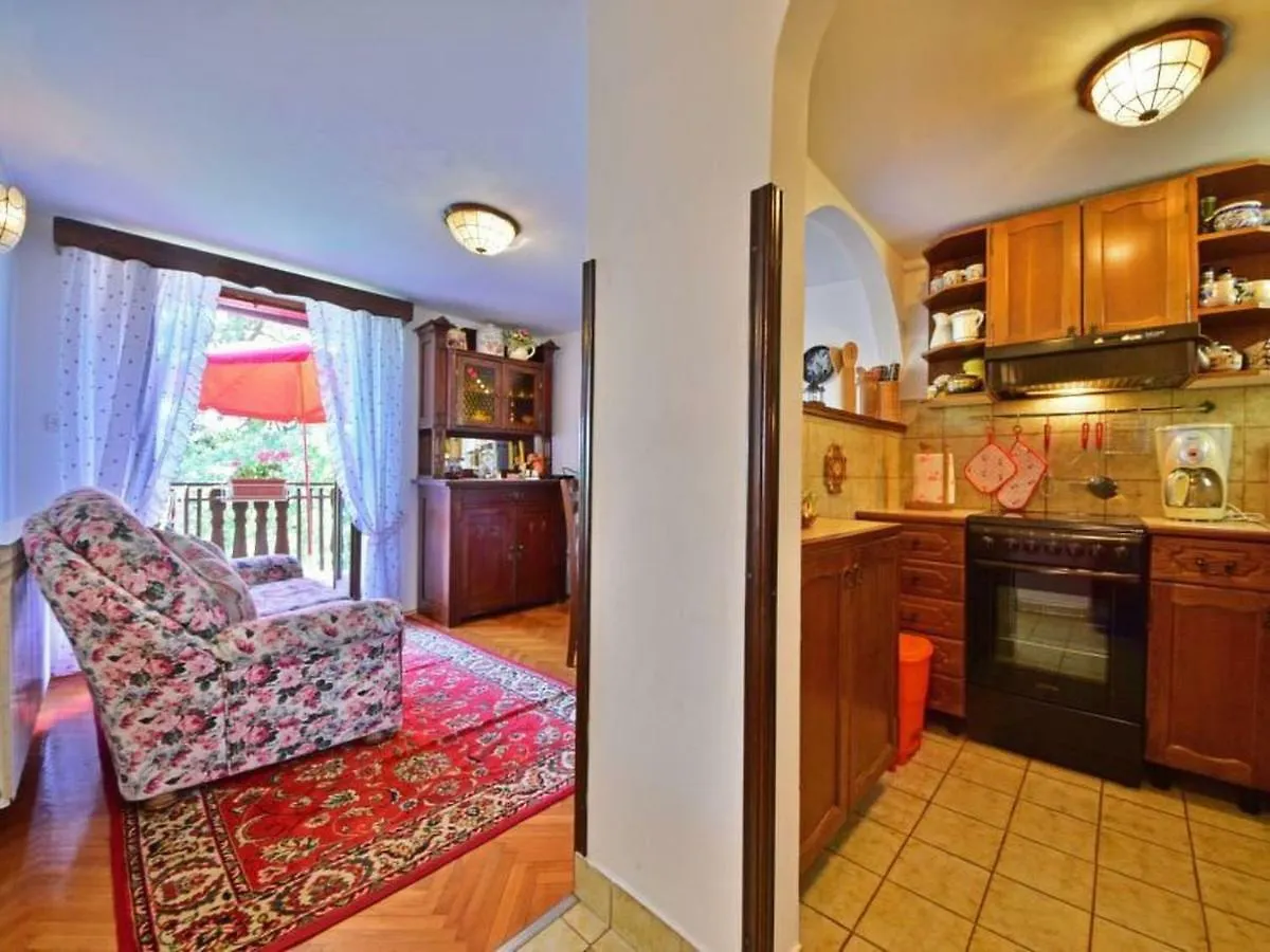 Comfy And Warm Ap With Balcony Surrounded With Beautiful Nature Lovran Kroatië