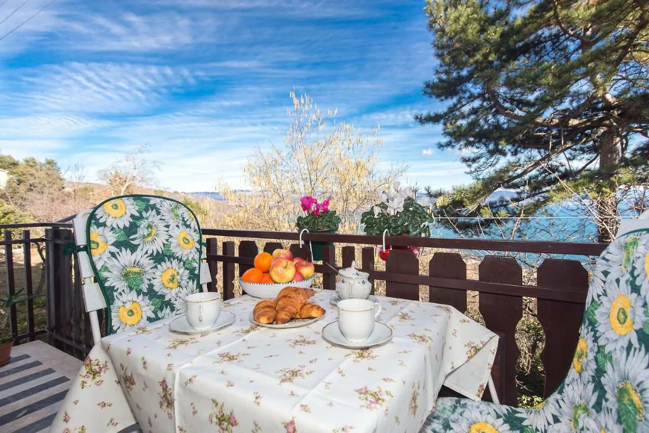 Comfy And Warm Ap With Balcony Surrounded With Beautiful Nature Lovran